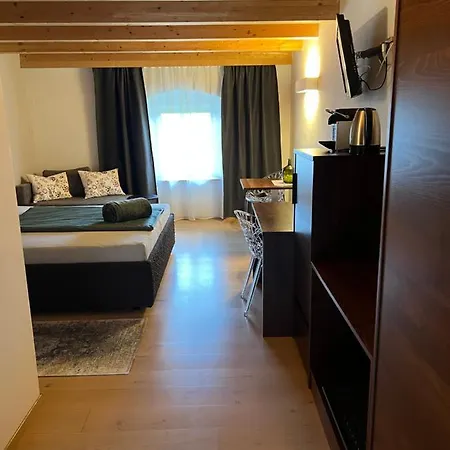 布拉克尼加特酒店 3*